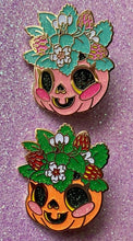 Cargar imagen en el visor de la galería, Jack-o-planter Enamel Pin