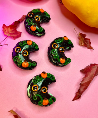 Pumpkin Moon Macaron Worry Wart